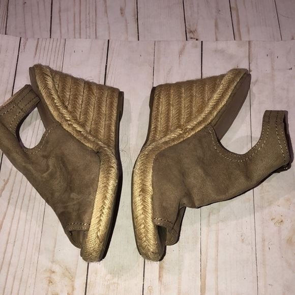 Universal thread tan open toe wedge sandal - Picture 4 of 6